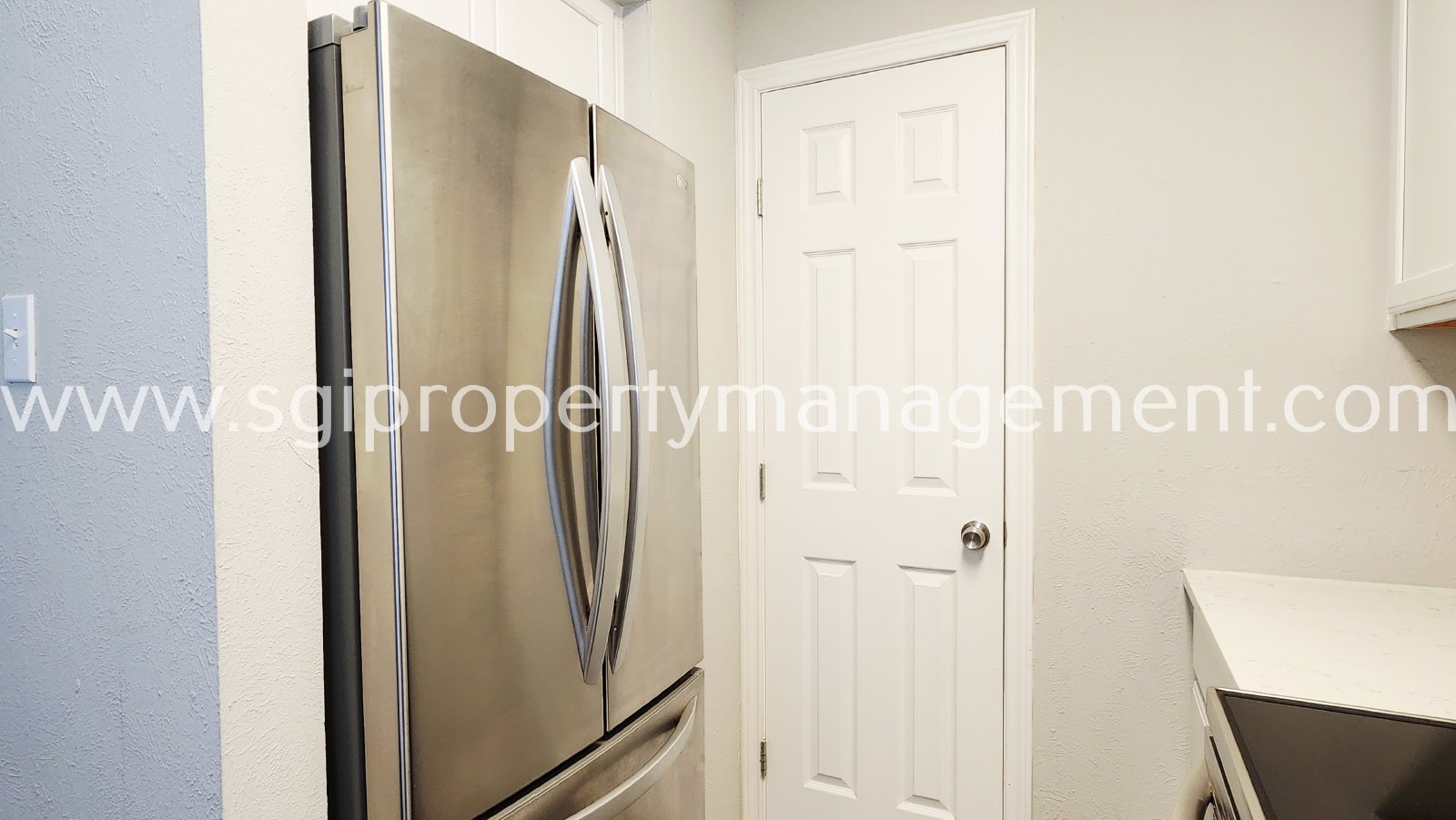 6646 E Lovers Ln property image