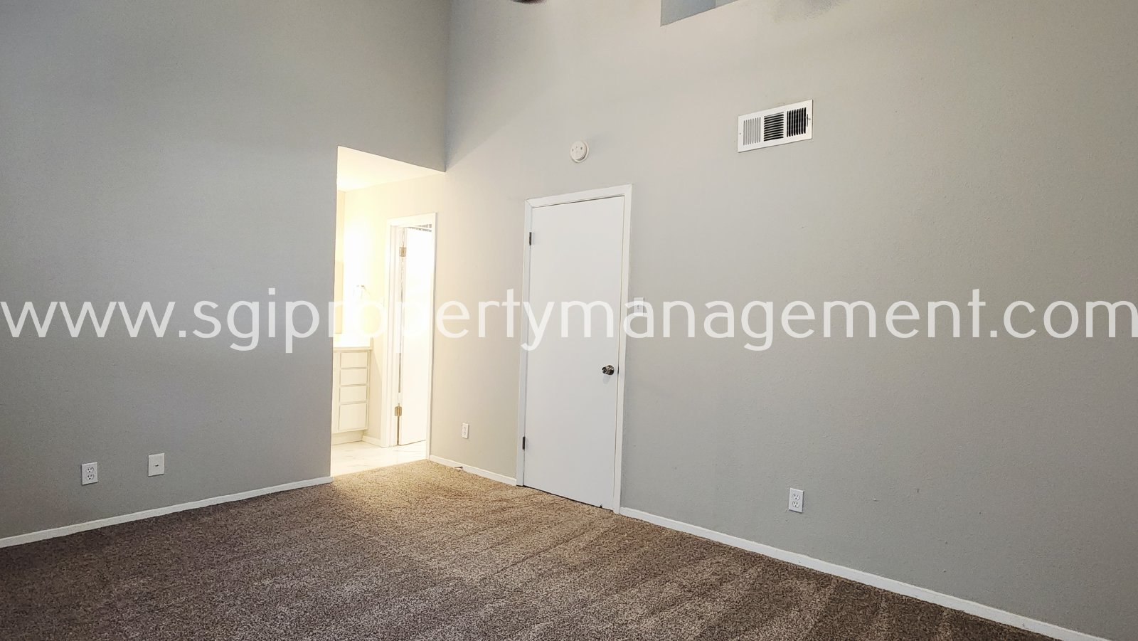 6646 E Lovers Ln property image