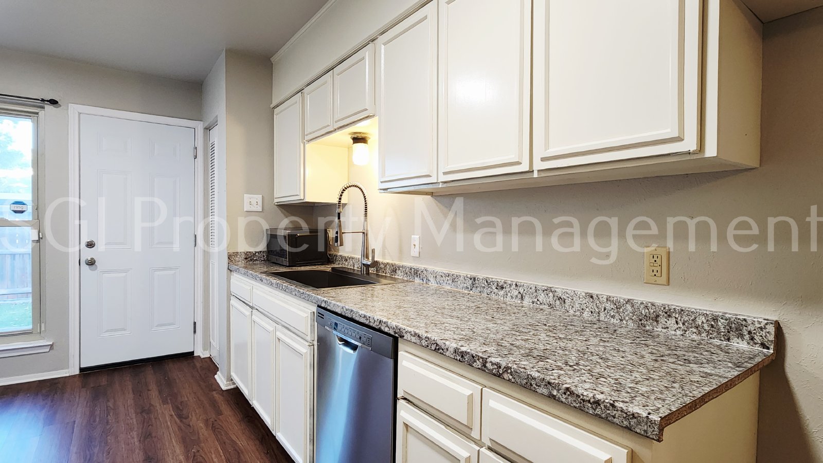 Gorgeous townhouse ready for move in property image