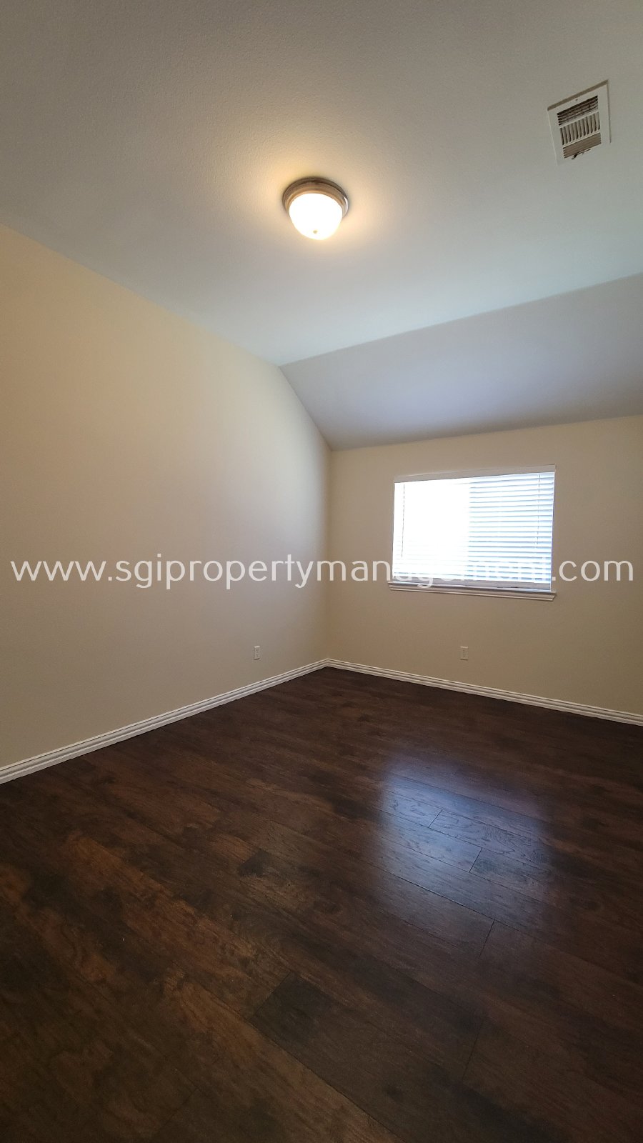 Beautiful 3 bedroom home ready for move-in property image