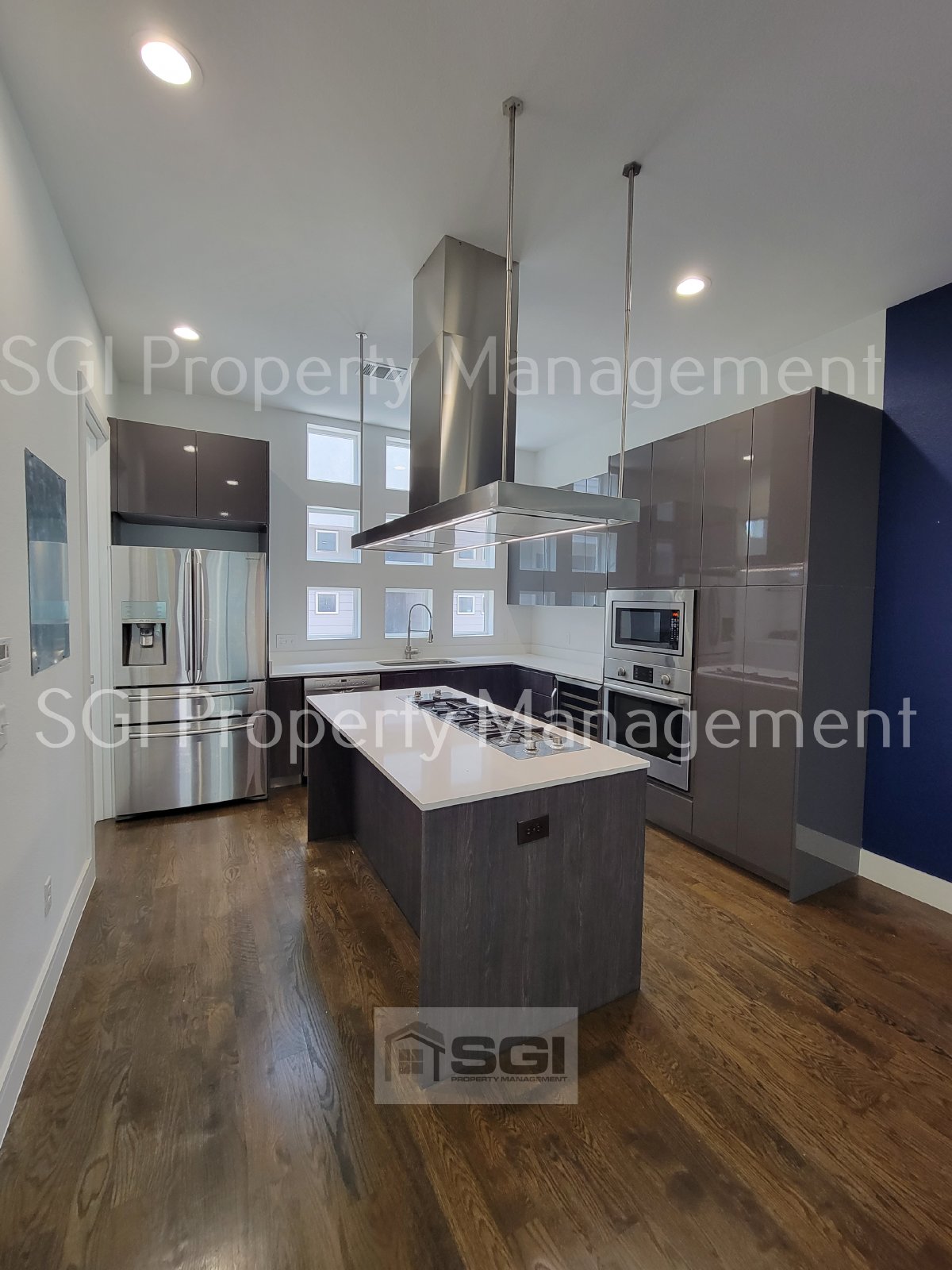 3 Story Townhouse in Fantastic Central Location with ROOFTOP Patio!! property image