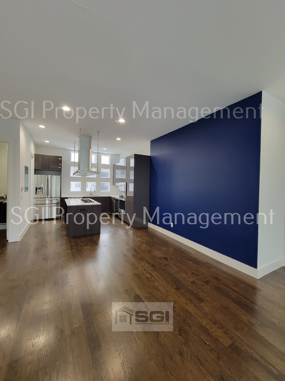 3 Story Townhouse in Fantastic Central Location with ROOFTOP Patio!! property image