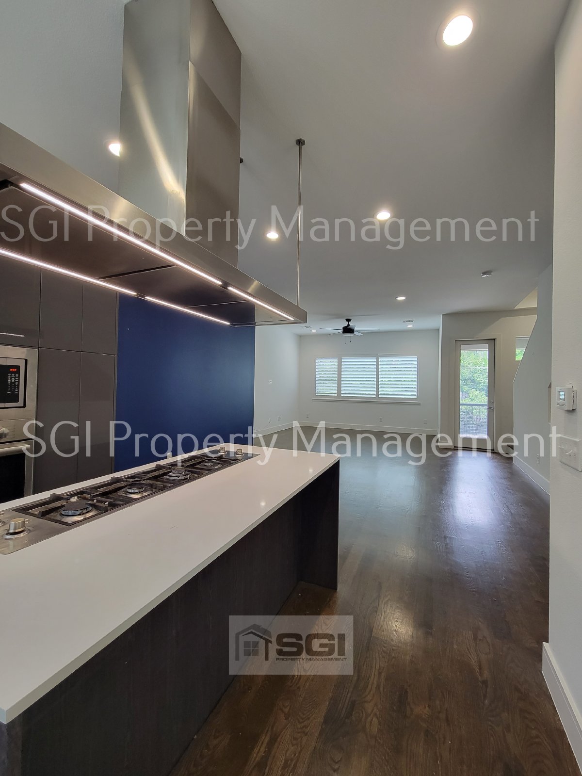 3 Story Townhouse in Fantastic Central Location with ROOFTOP Patio!! property image