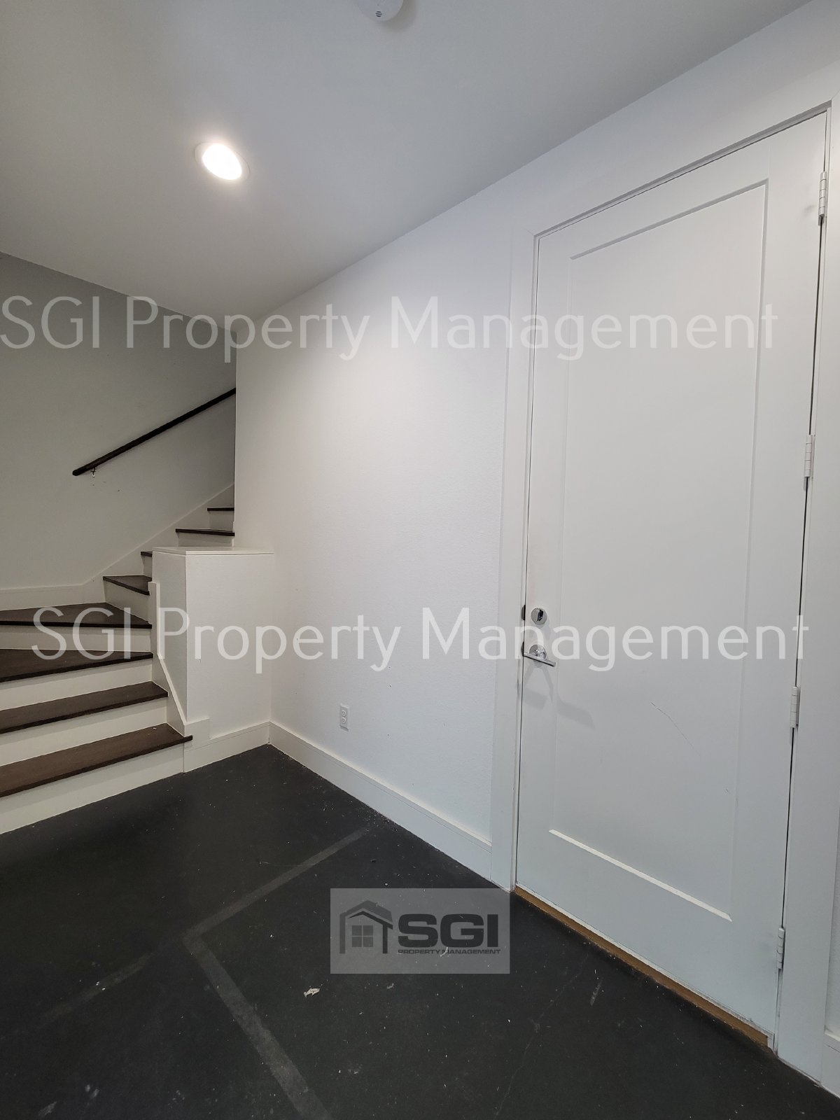 3 Story Townhouse in Fantastic Central Location with ROOFTOP Patio!! property image