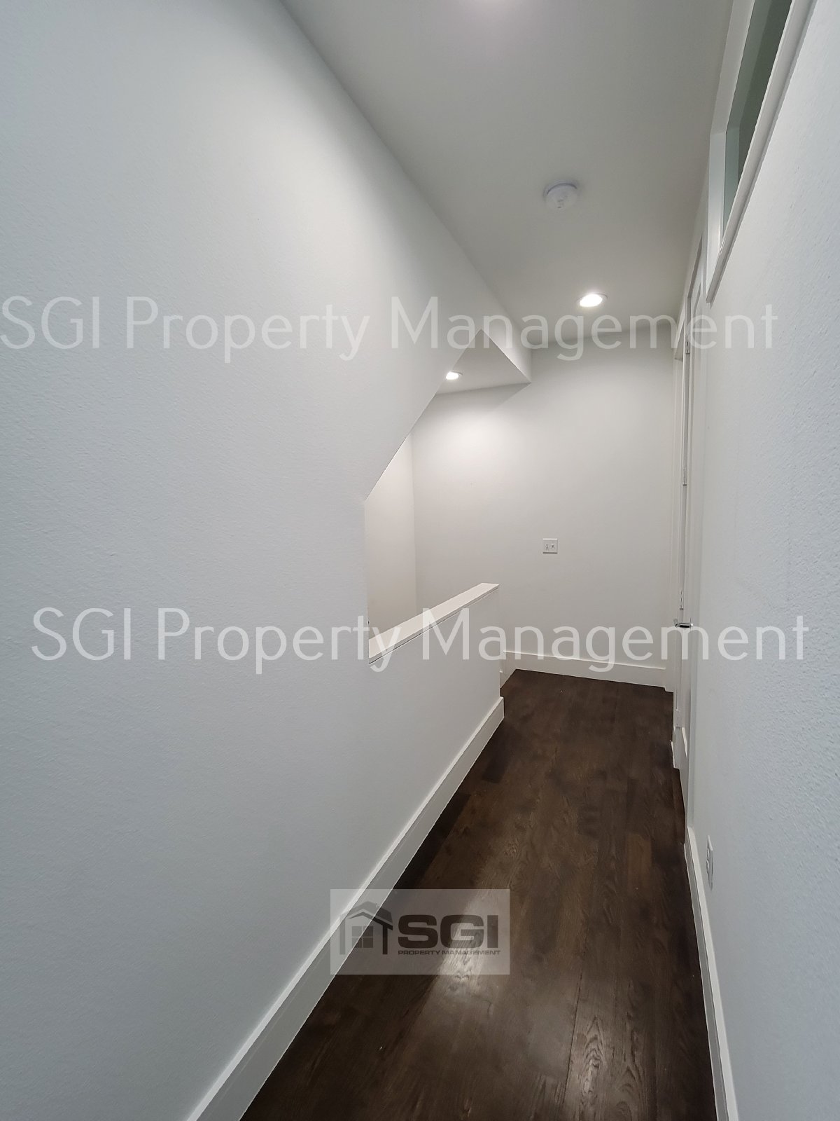 3 Story Townhouse in Fantastic Central Location with ROOFTOP Patio!! property image