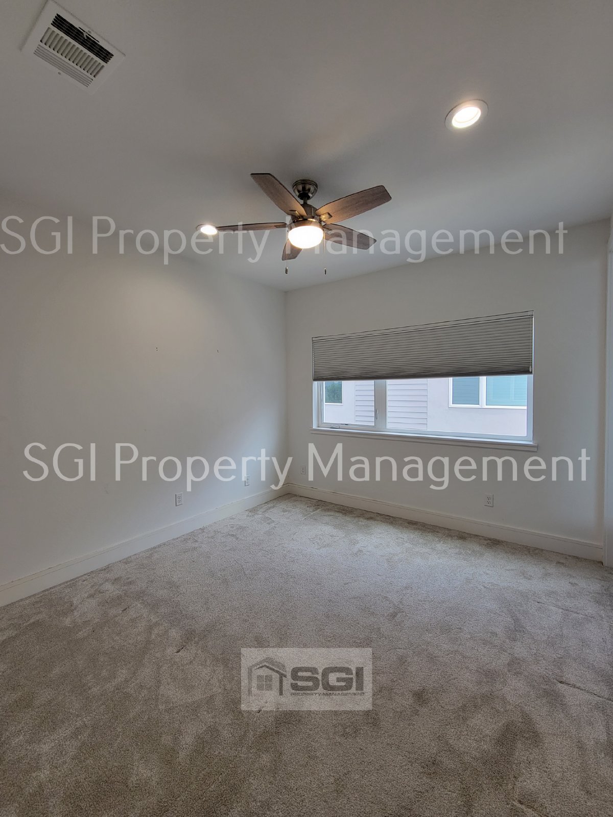 3 Story Townhouse in Fantastic Central Location with ROOFTOP Patio!! property image