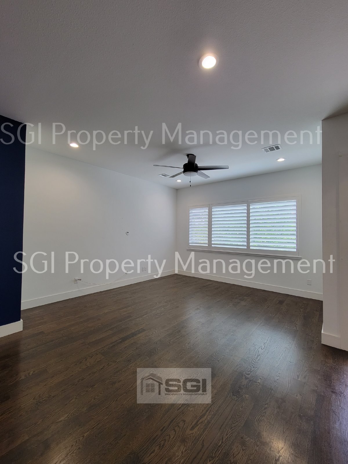 3 Story Townhouse in Fantastic Central Location with ROOFTOP Patio!! property image