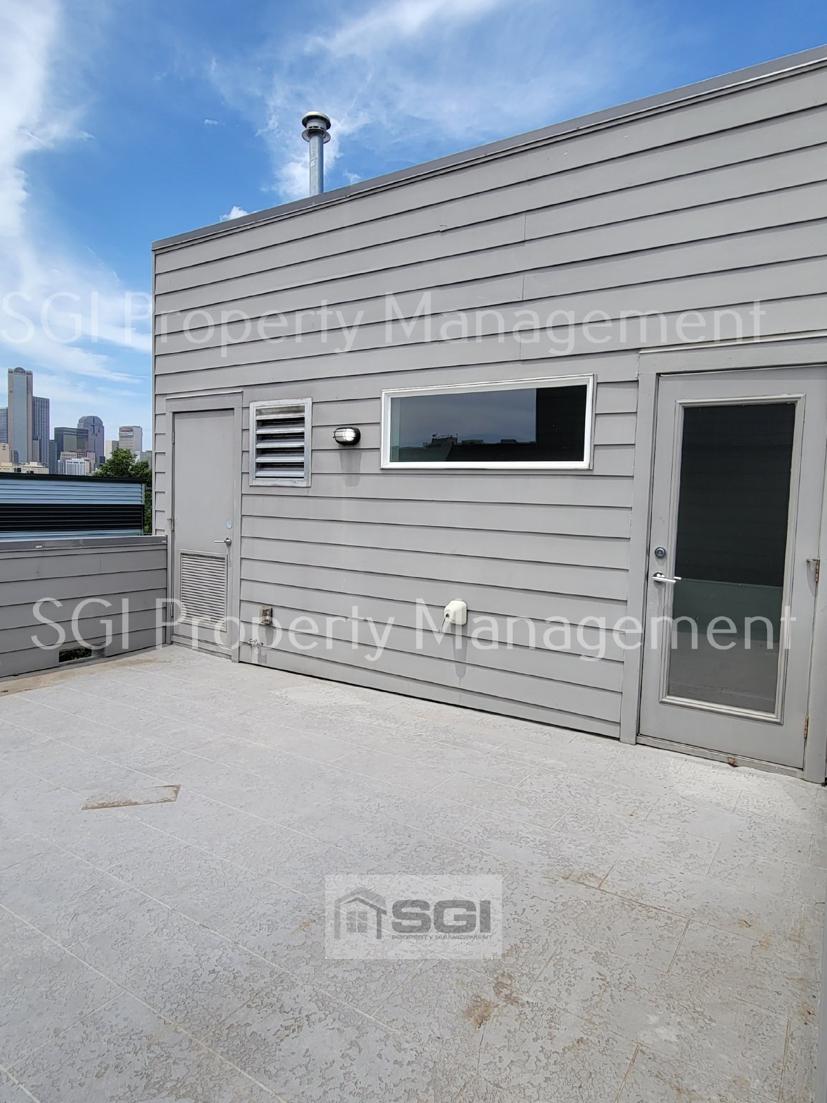 3 Story Townhouse in Fantastic Central Location with ROOFTOP Patio!! property image