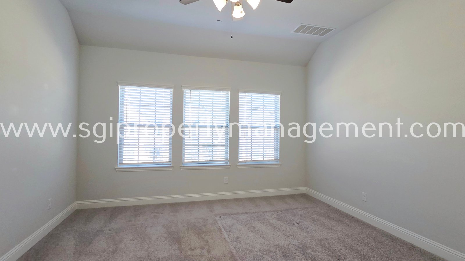 Gorgeous townhome ready for move in property image