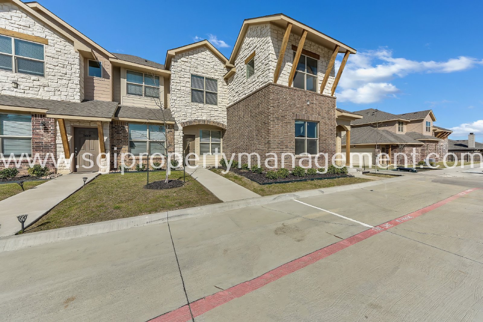 New modern 3 bedroom townhome property image