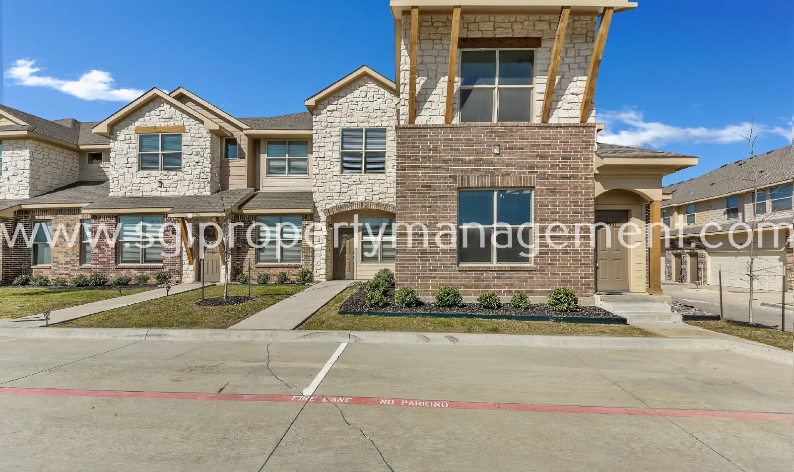 New modern 3 bedroom townhome property image