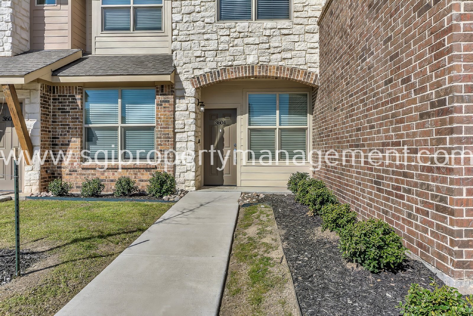 New modern 3 bedroom townhome property image