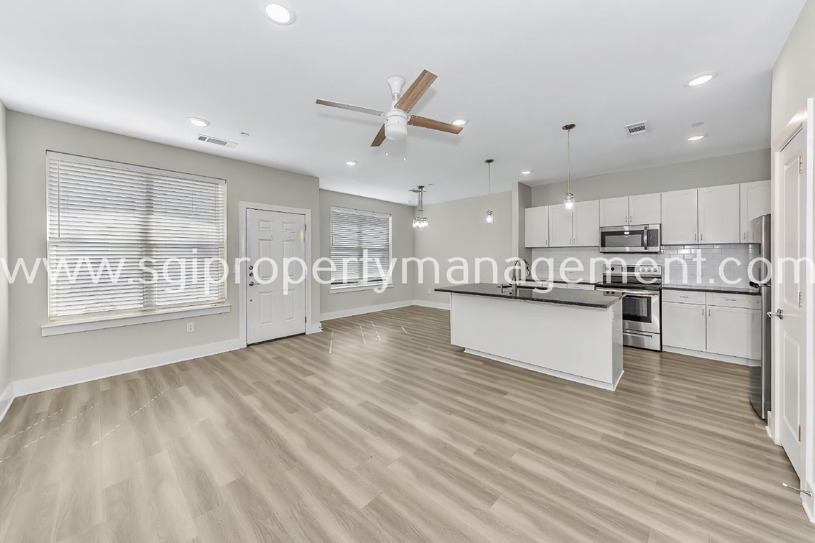 New modern 3 bedroom townhome property image