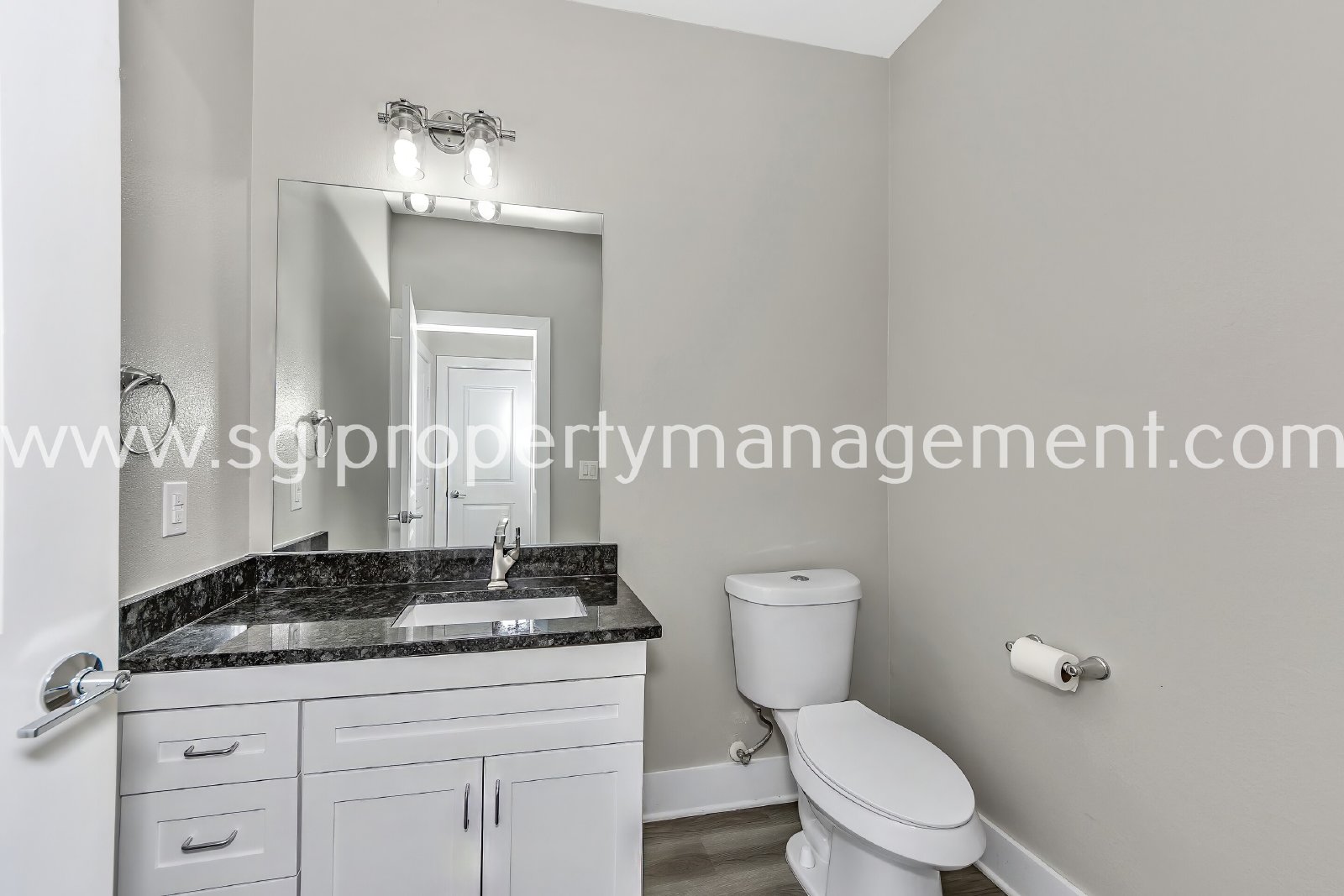 New modern 3 bedroom townhome property image