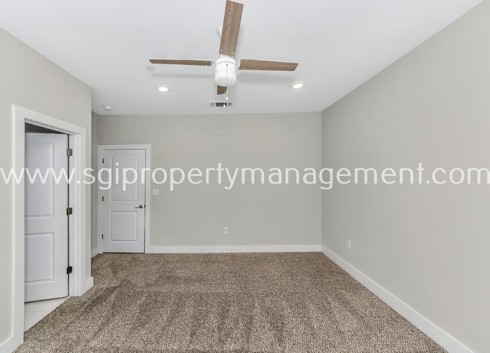 New modern 3 bedroom townhome property image