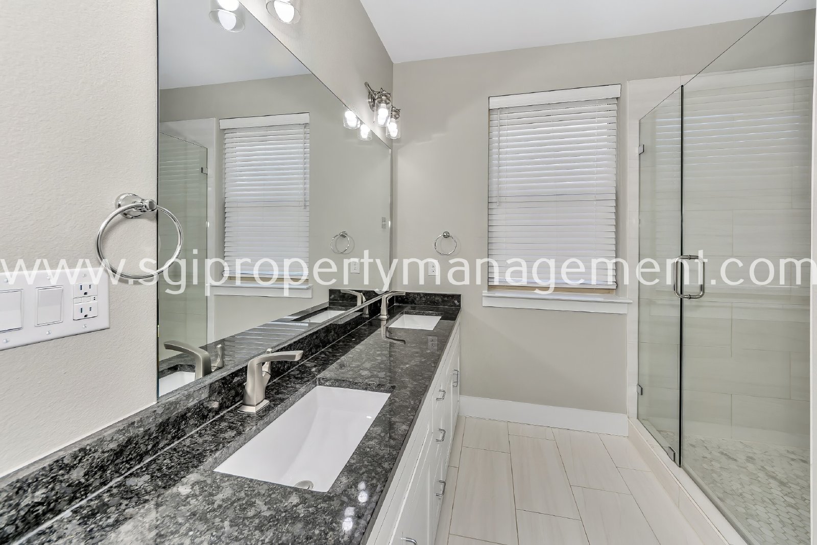 New modern 3 bedroom townhome property image