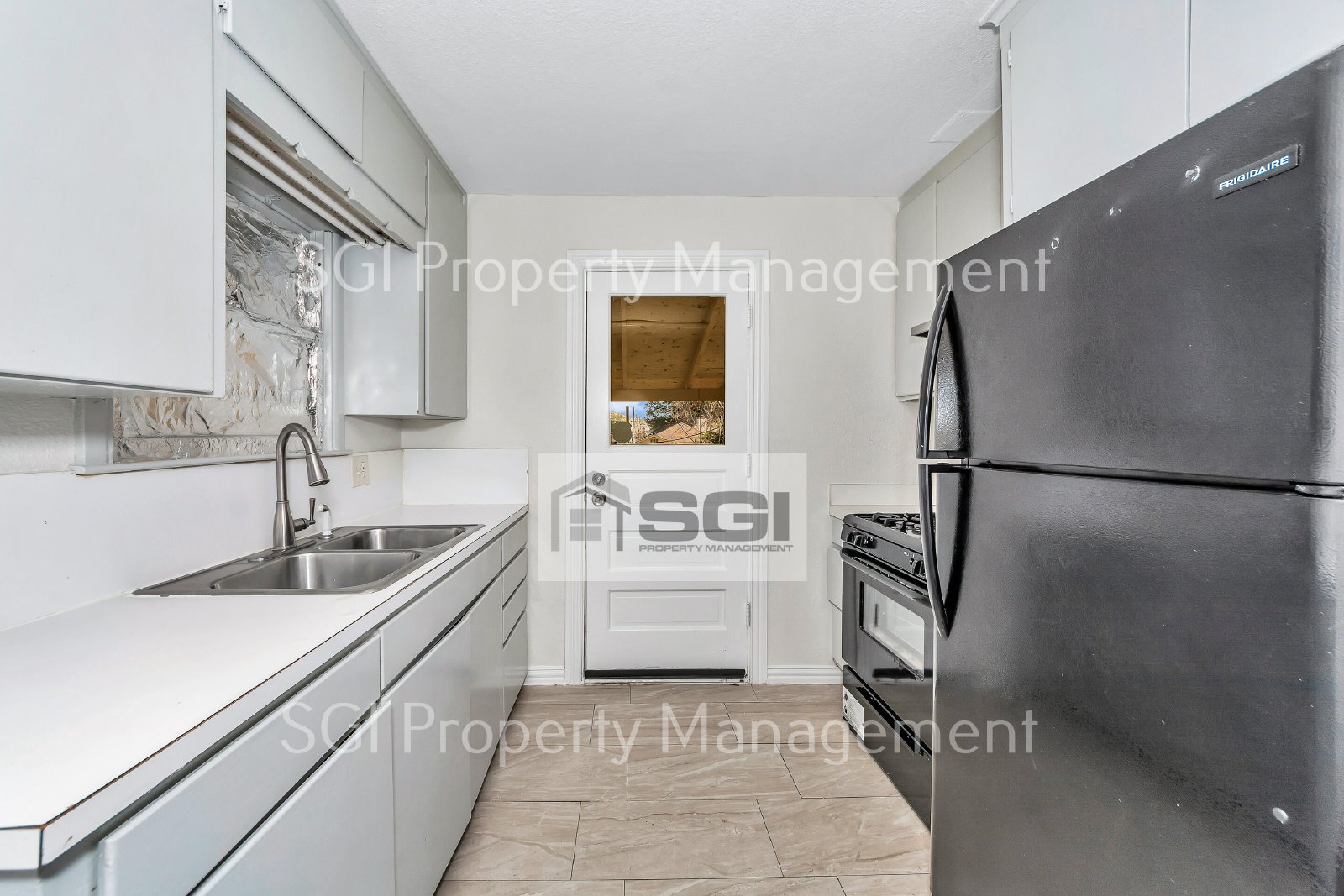 Remodeled 2 bedroom ready for Move-in! property image