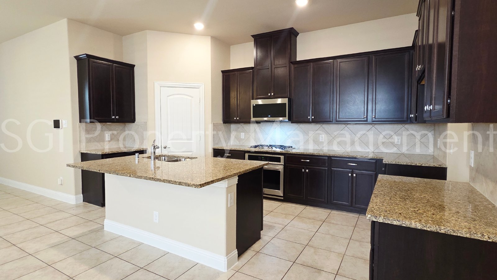 Gorgeous home ready for move in property image