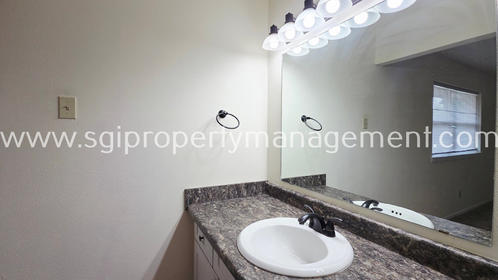 Beautiful Richardson home ready for move in property image