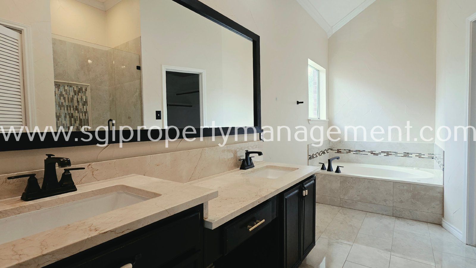 Gorgeous updated home ready for move in property image