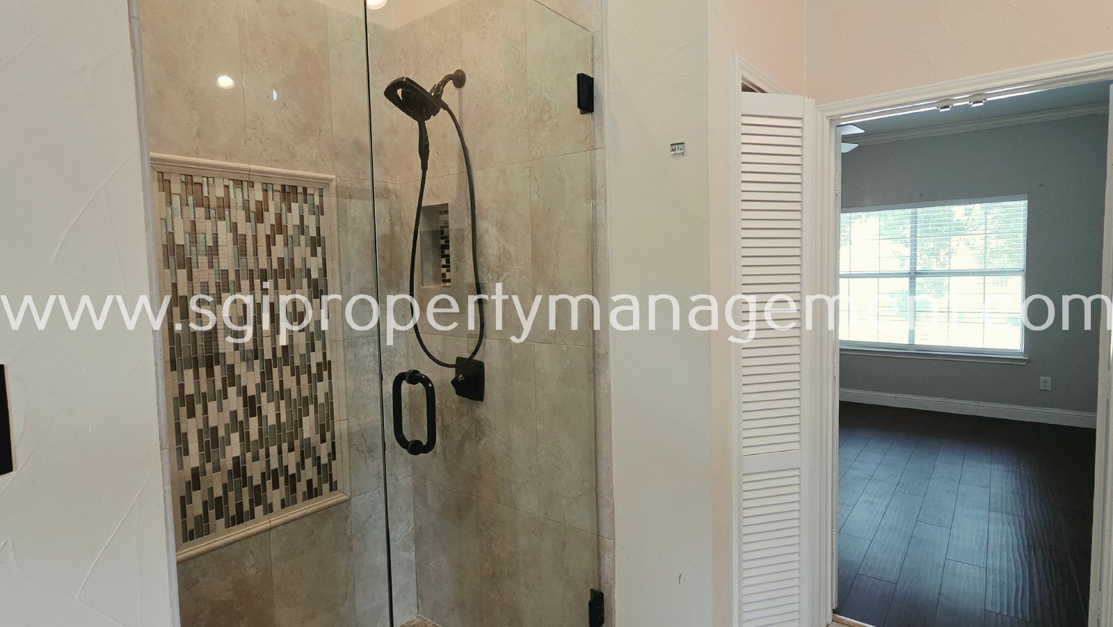 Gorgeous updated home ready for move in property image