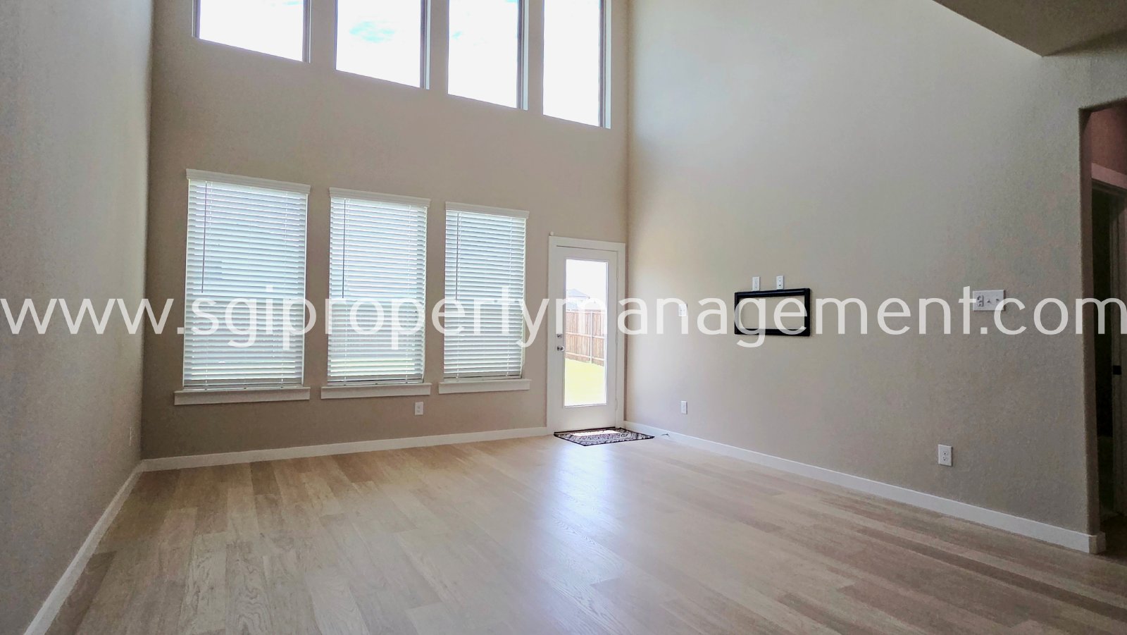 Modern 4 bedroom 2.5 bath! property image