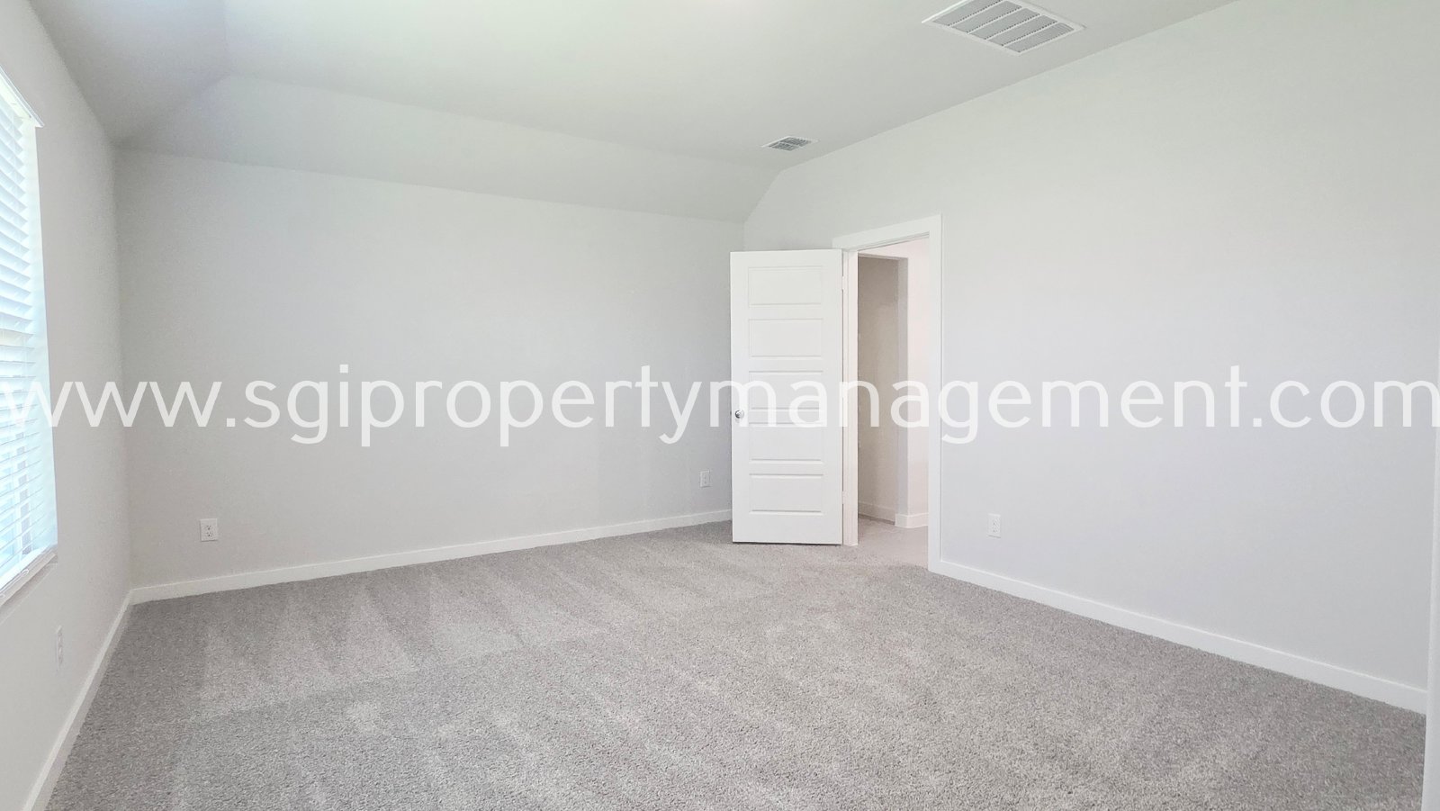 Gorgeous new build ready for move in property image