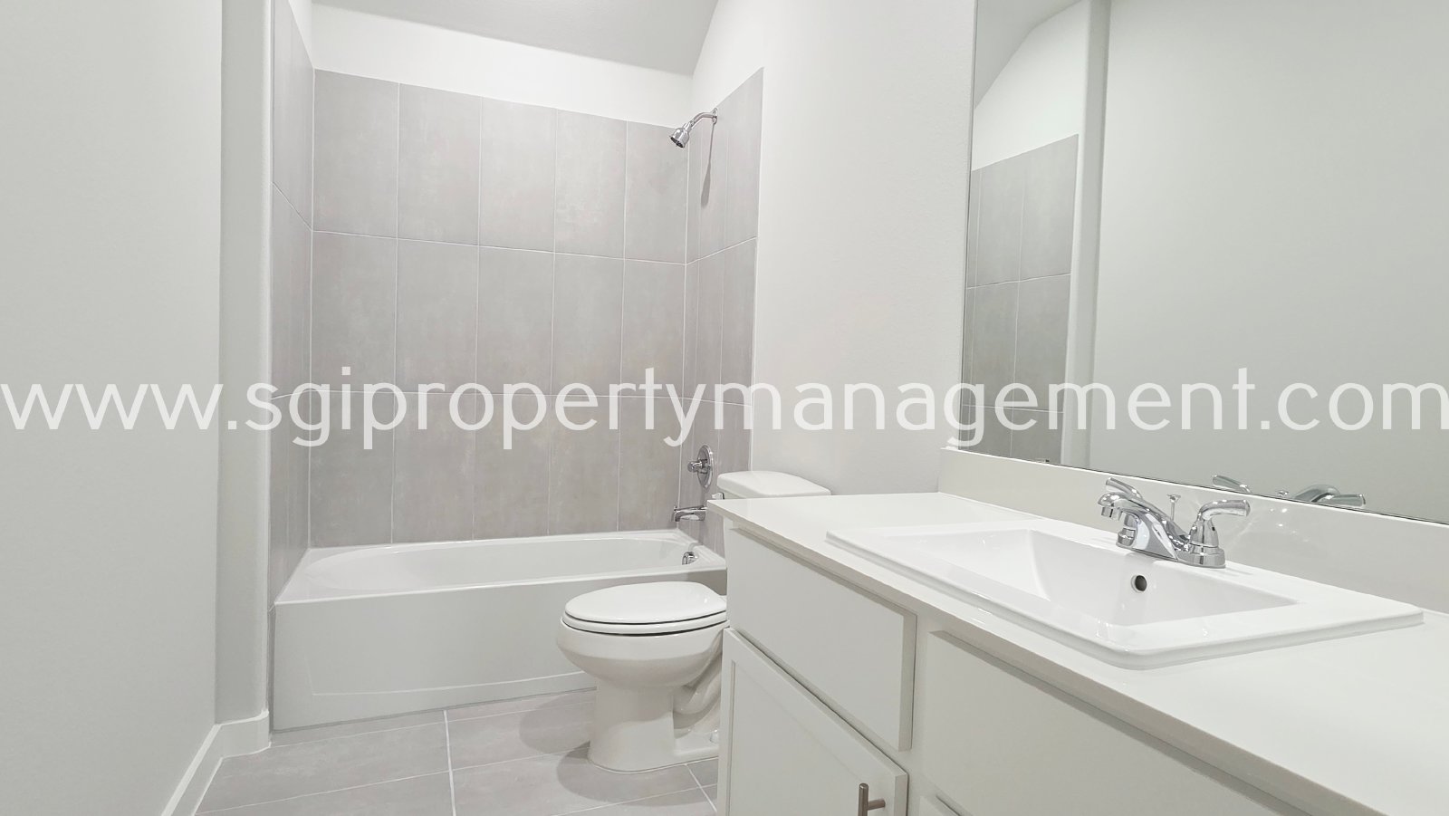Gorgeous new build ready for move in property image