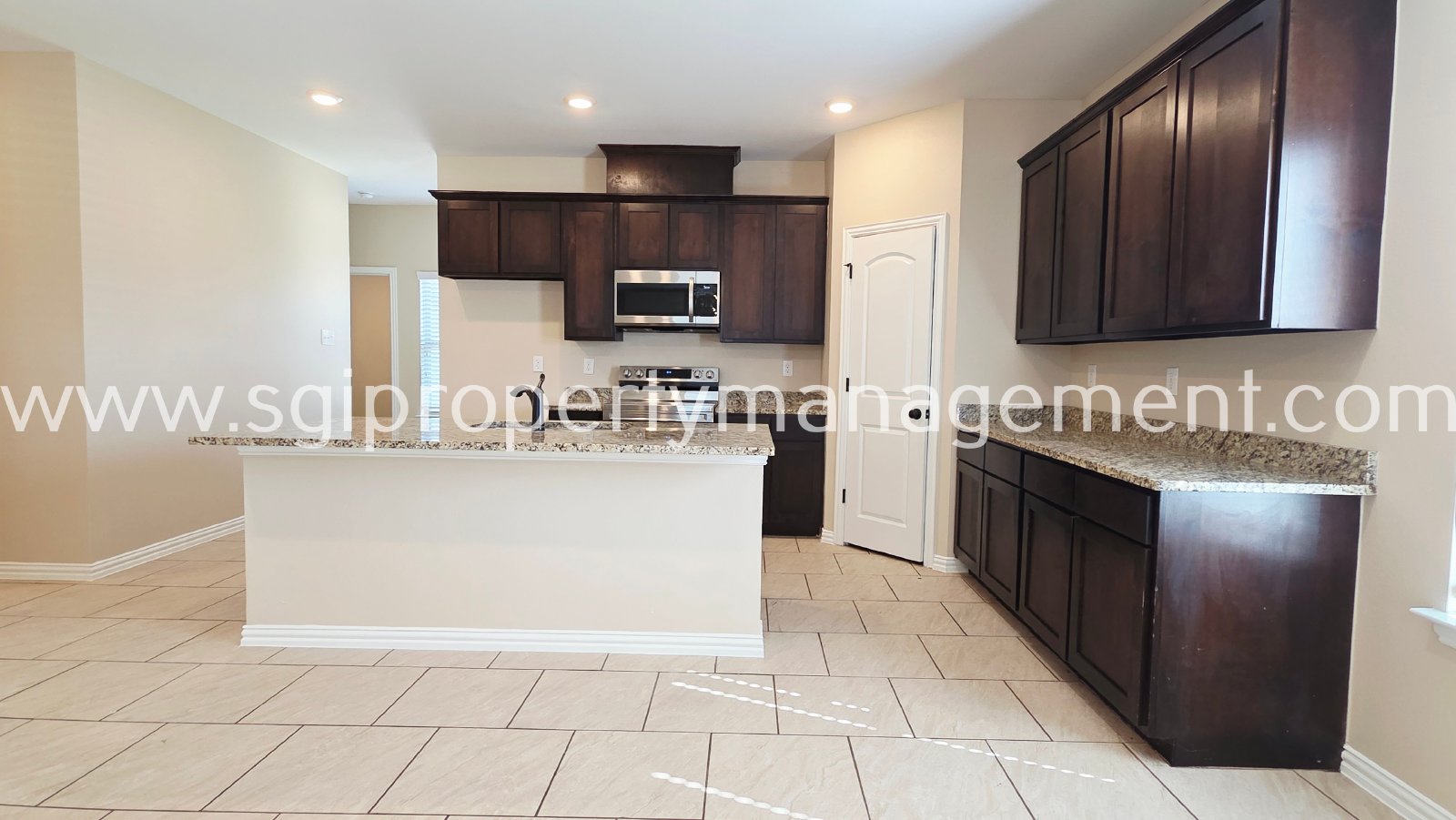 Beautiful 3 bedroom single level in Greenville property image