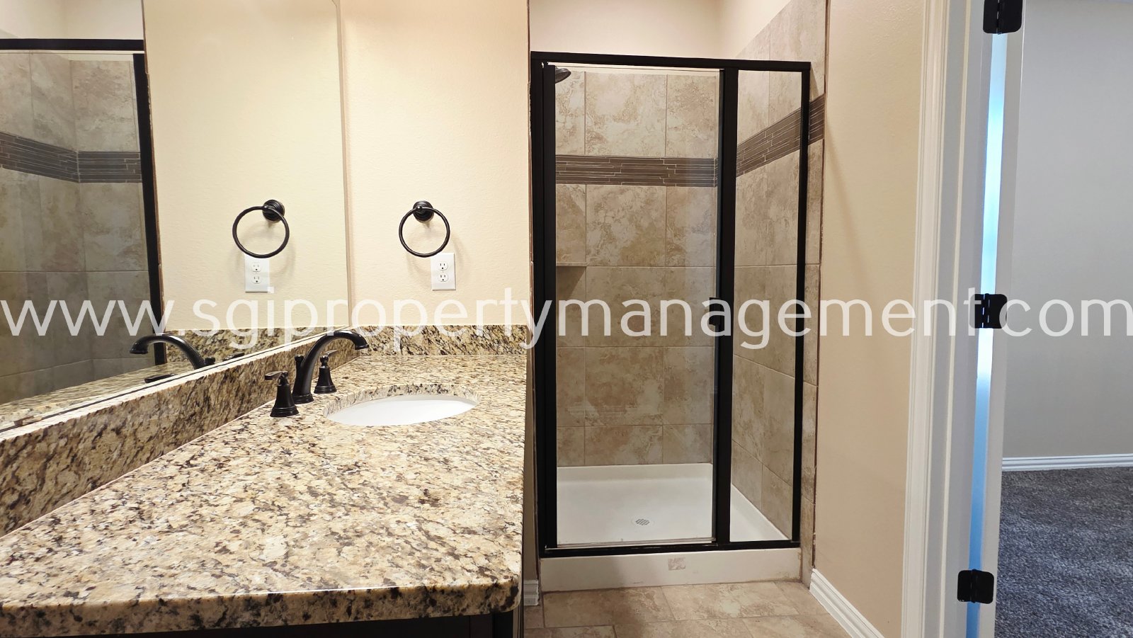 Beautiful 3 bedroom single level in Greenville property image