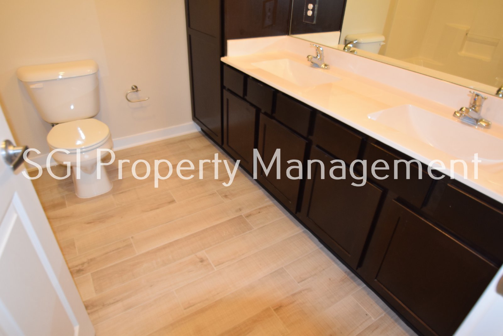 Adorable 3 bedroom with large yard property image