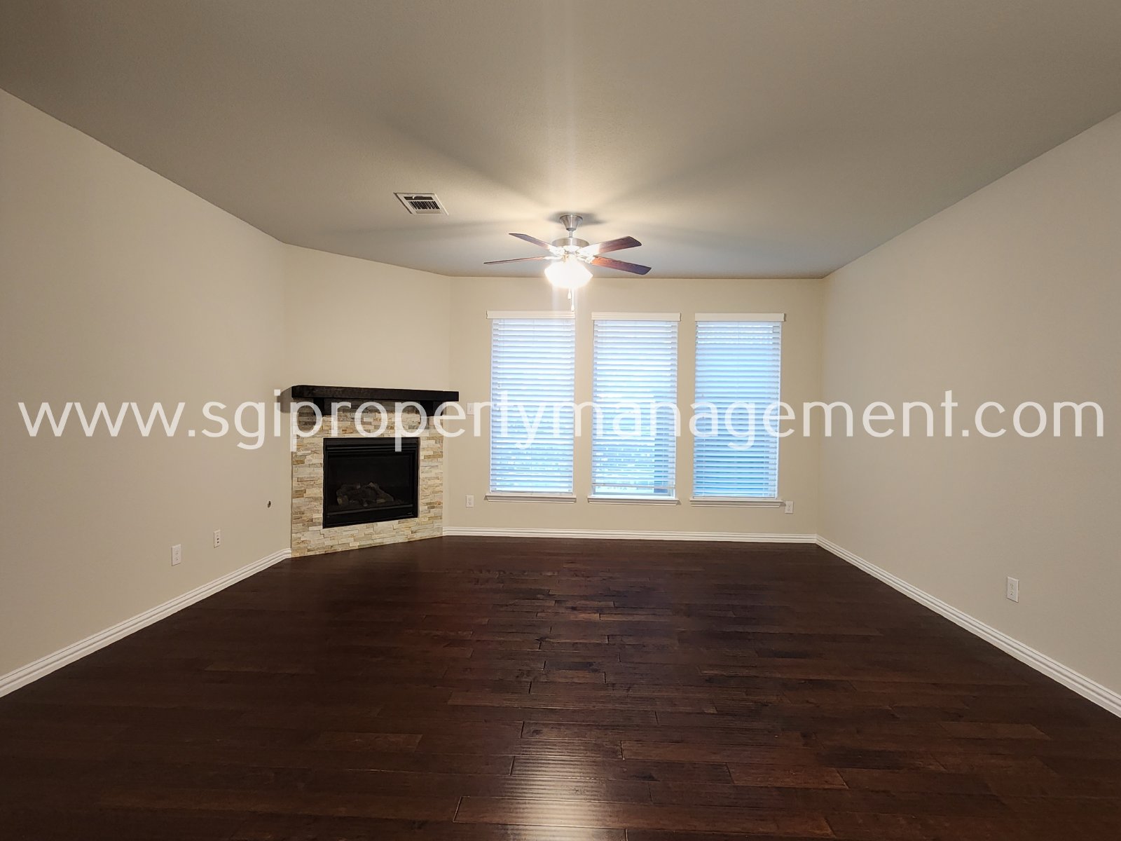 Stunning 3 bedroom home in Valencia on the Lakes property image