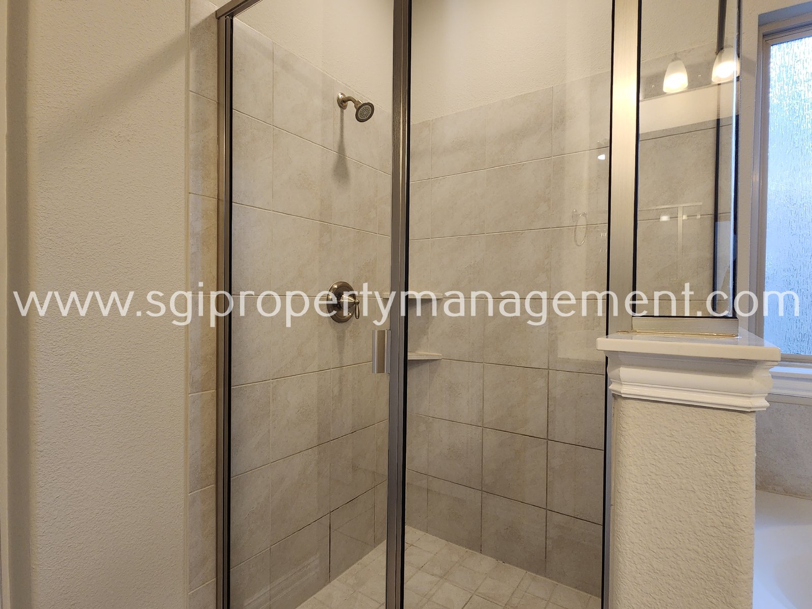 Stunning 3 bedroom home in Valencia on the Lakes property image