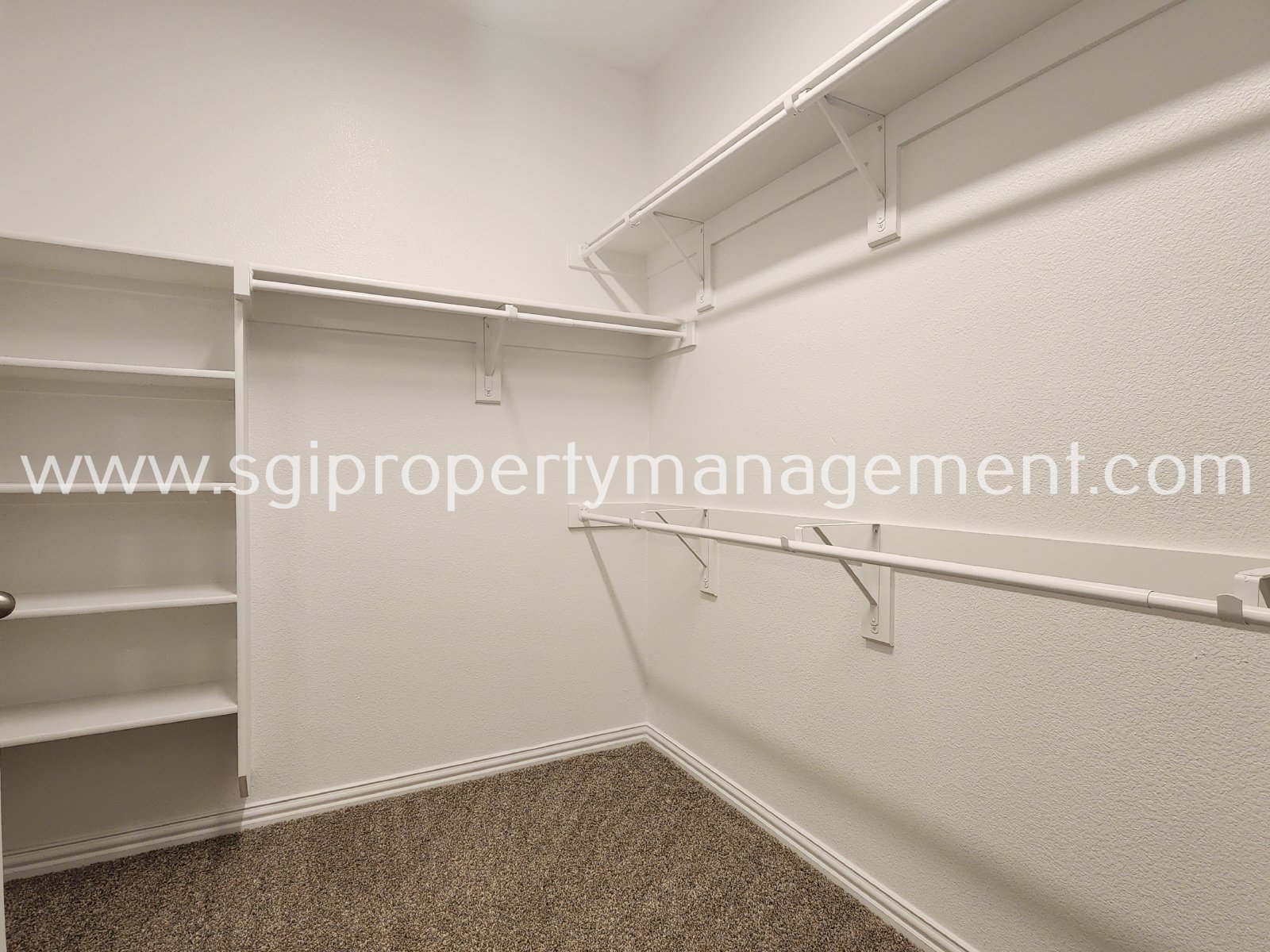 Stunning 3 bedroom home in Valencia on the Lakes property image