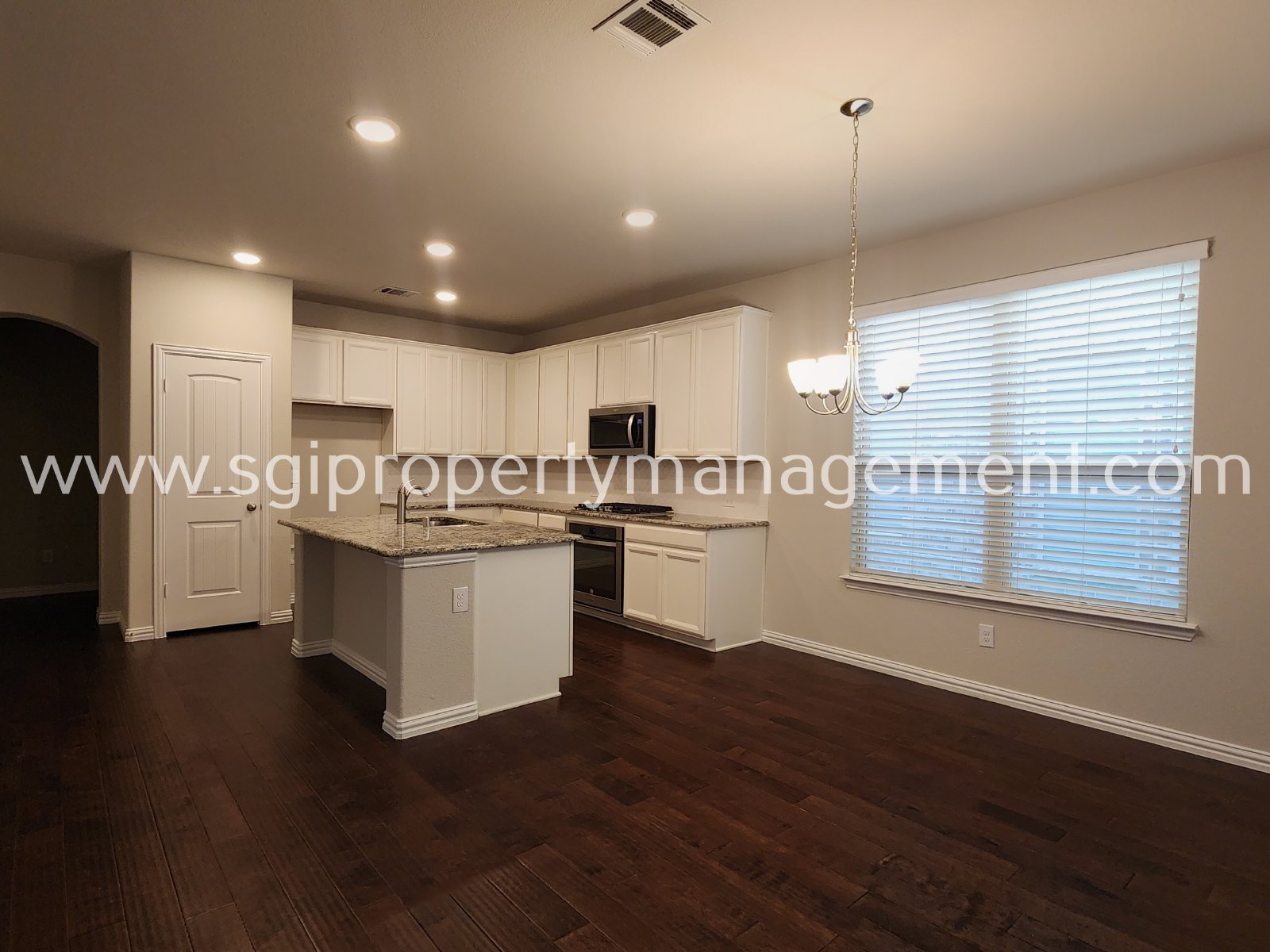 Stunning 3 bedroom home in Valencia on the Lakes property image