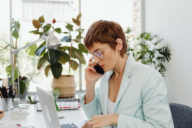 landlord-talking-on-phone